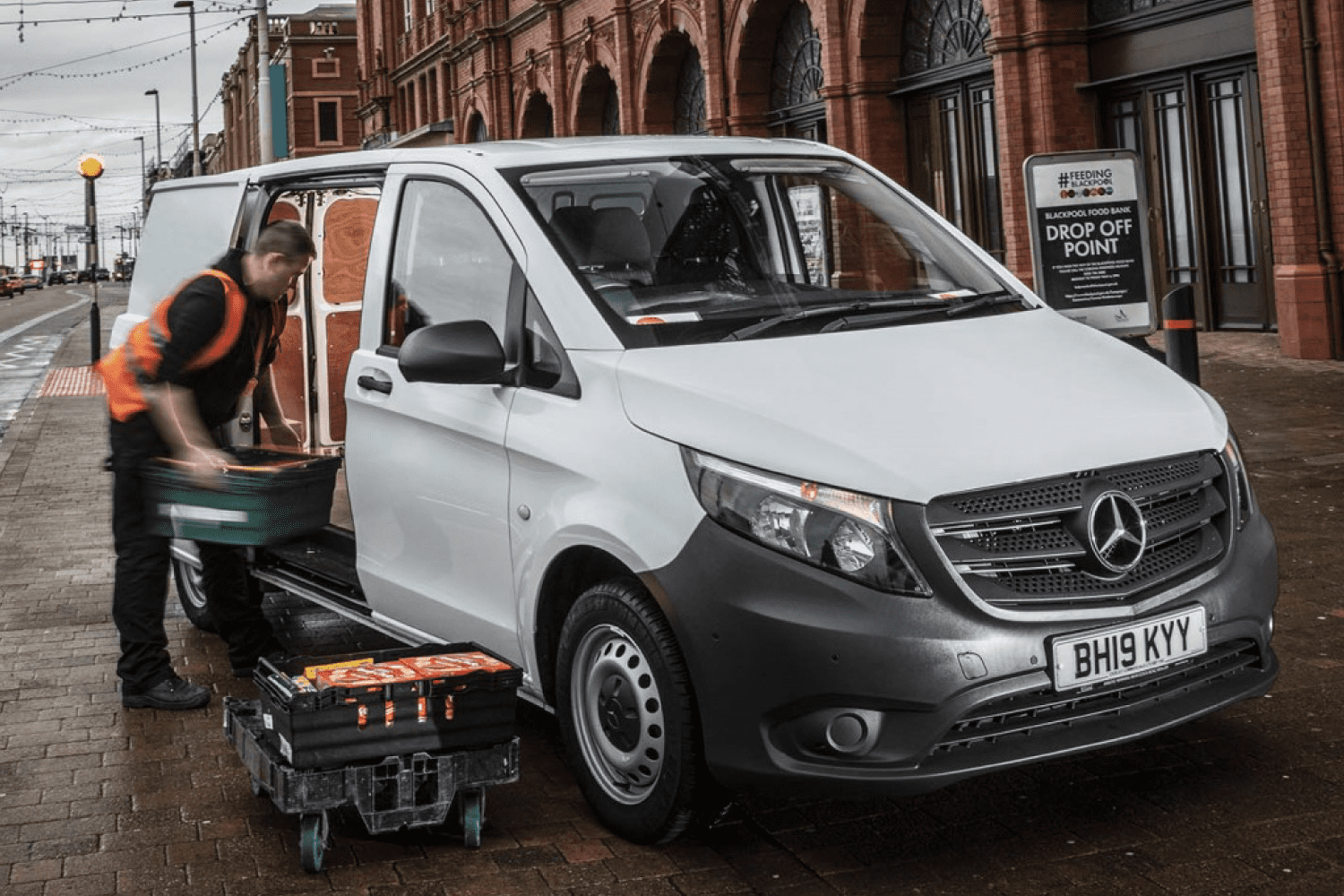 Blackpool-Food-Bank-posts-its-Approved-Used-Mercedes-Benz-Vito-to-the-relief-deliveries-front-line-gallery-03