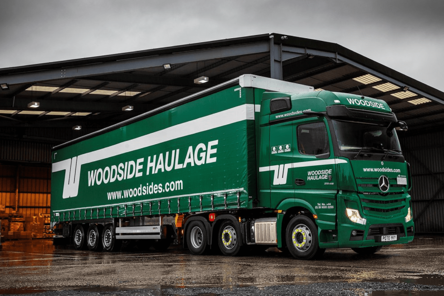 Cutting-edge Mercedes-Benz-truck-technology-delivers-on-efficiency-and-safety-for-Woodside-Logistics-gallery-01