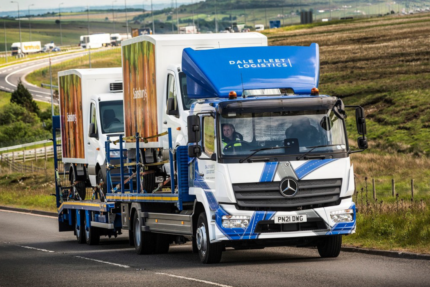 Dale-Fleet-Logistics’-tough-new-Mercedes-Benz-Atego-puts-in-the-hard-miles-so-electric-vans-don’t-have-to-gallery-01