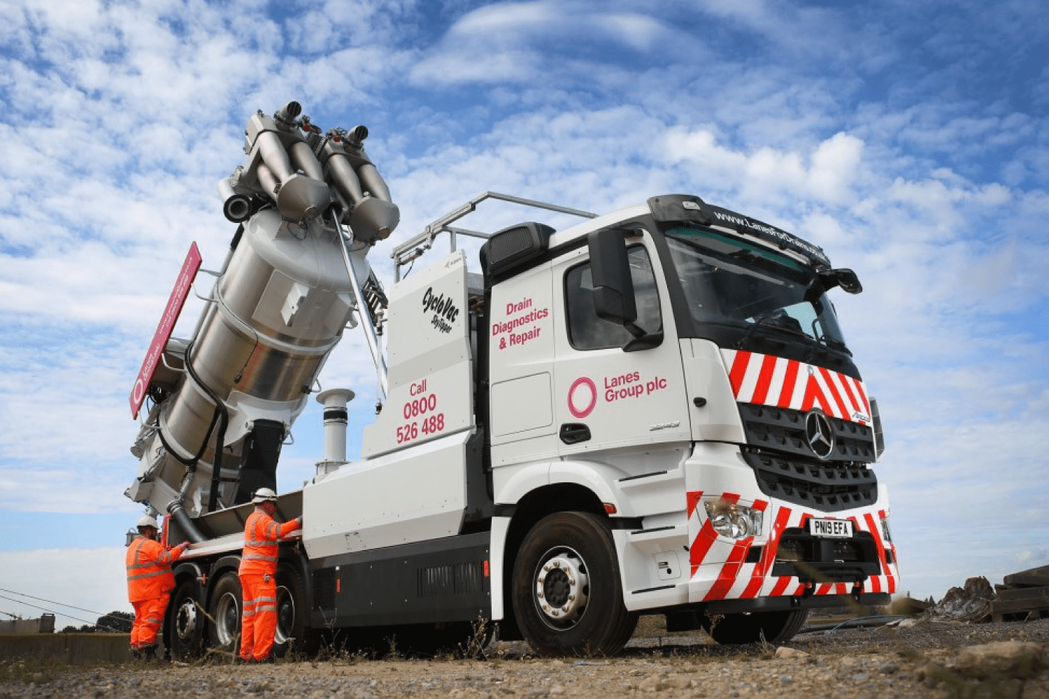 Manoeuvrable-Mercedes-Benz-Arocs-vacuum-tankers-clean-up-for-Lanes-Group-Plc-gallery-01