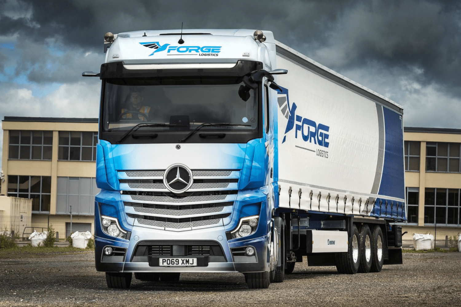 Military-men-Forge-a-new-future-with-Mercedes-Benz-Actros-from-Ciceley-Commercials-gallery-01