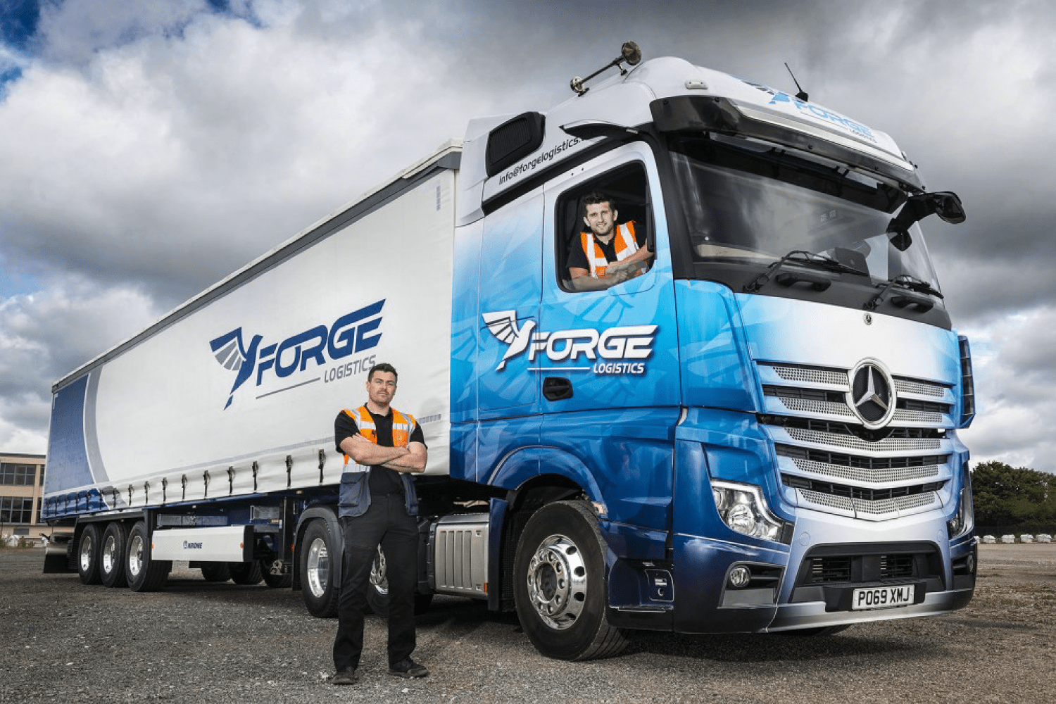 Military-men-Forge-a-new-future-with-Mercedes-Benz-Actros-from-Ciceley-Commercials-gallery-02