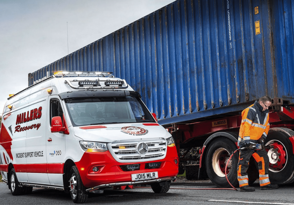Recovery-firm-picks-up an-eye-catching-fleet-flagship-from-Mercedes-Benz-text-image